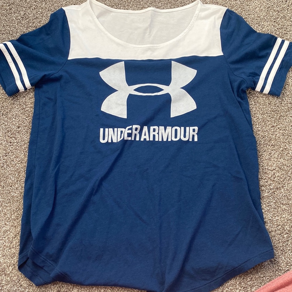 Women’s underarmour top